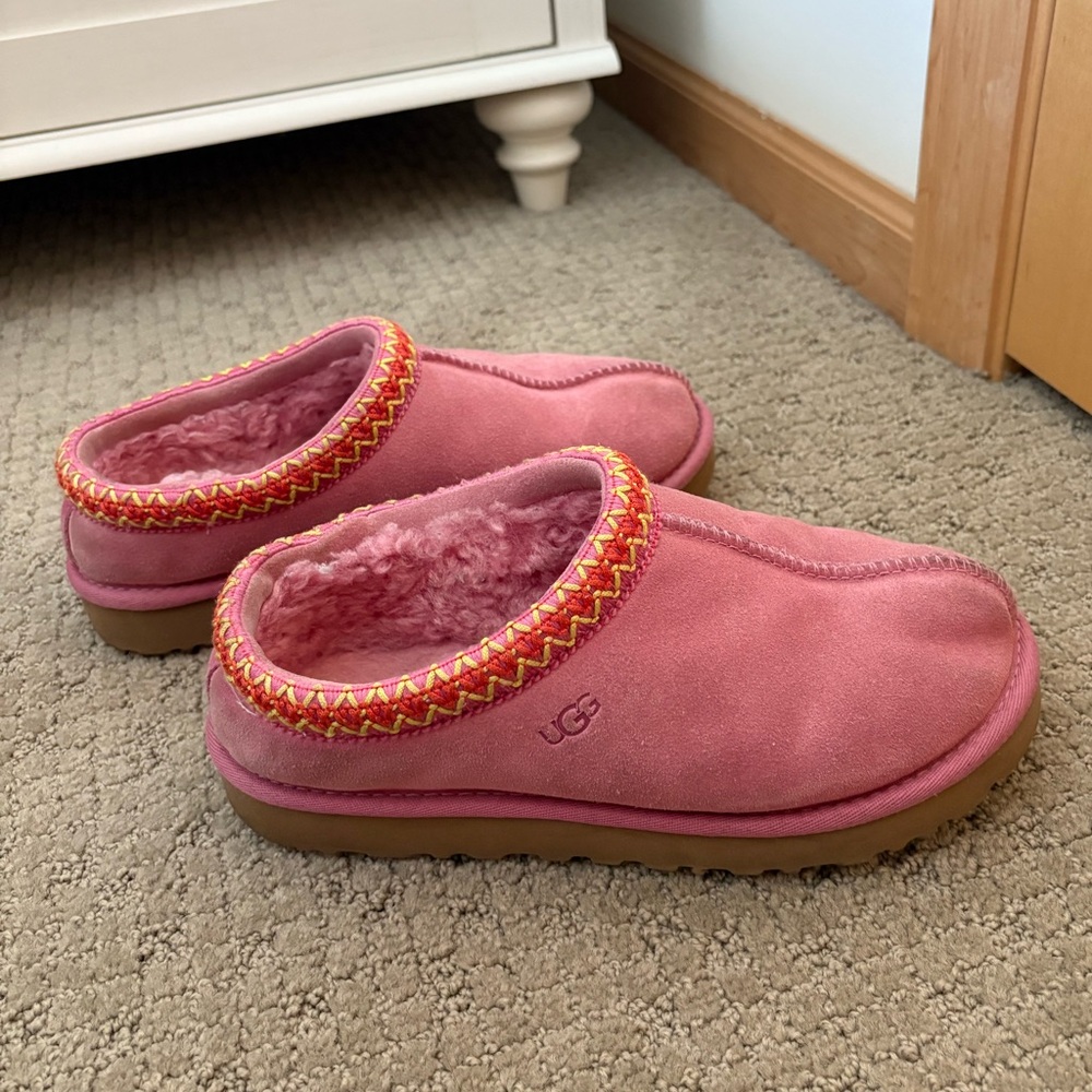 Pink ugg tasmans
